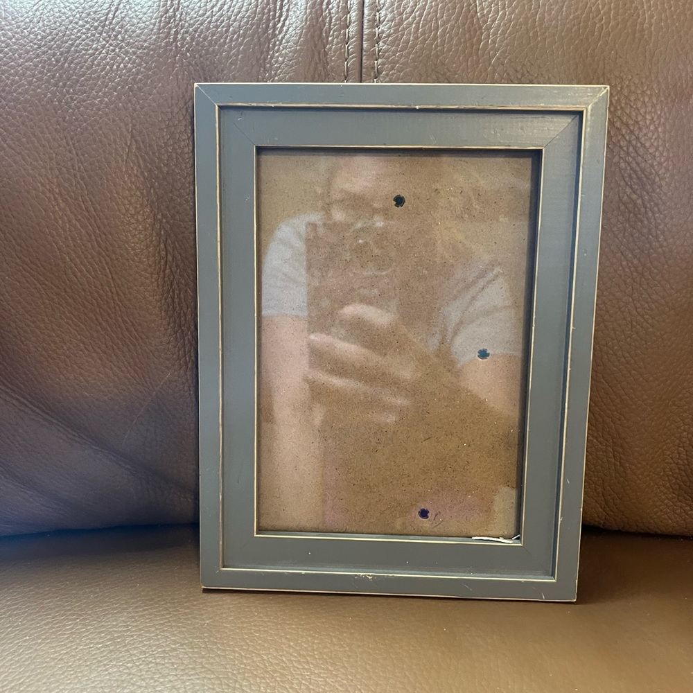 FARMHOUSE GREY 5x7 DISTRESSED PICTURE FRAME